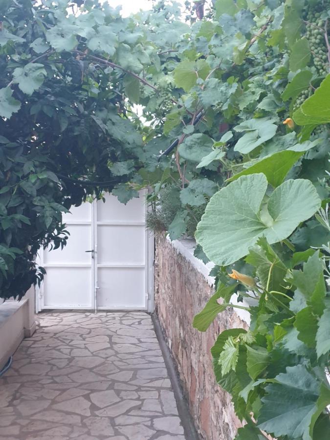Rosemary House Pensionat Sarandë Eksteriør billede