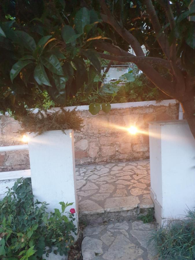 Rosemary House Pensionat Sarandë Eksteriør billede
