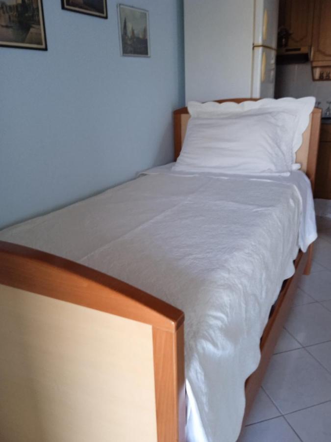 Rosemary House Pensionat Sarandë Eksteriør billede