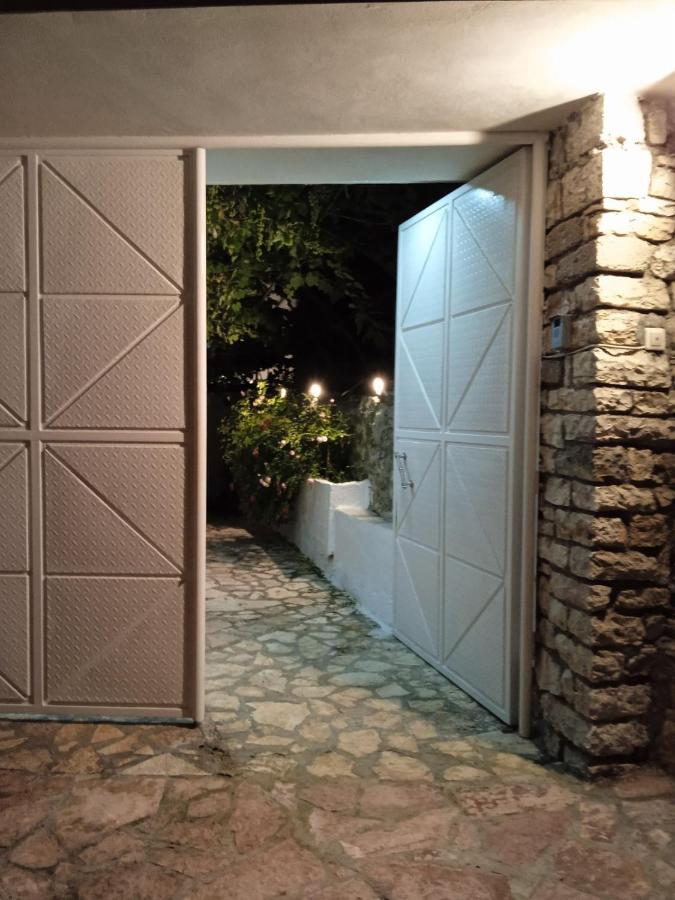 Rosemary House Pensionat Sarandë Eksteriør billede